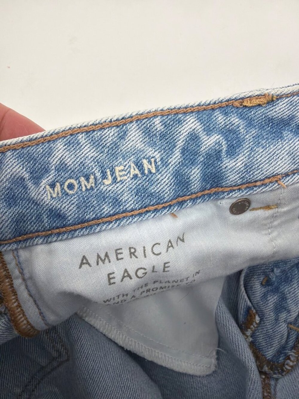 American Eagle Womens Mom Jeans Size 4 Light Wash High Rise Straight Fit Coastal - Picture 3 of 10